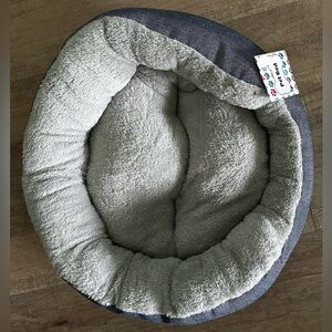 Plush & Comfy Bed For Your Fur Baby!!
